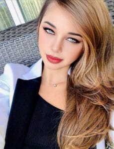 Bocah Indo ngevlog “Je suis la vibe!” — netizen: “Oui oui energy!”